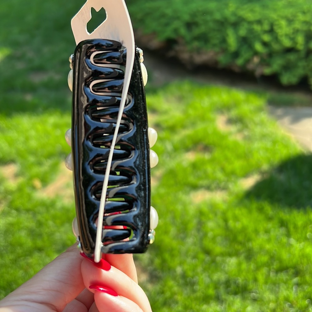 New like hitting the hair accessory lotto! Assorted 5 Plastic Hair Clips - Picture 5 of 12